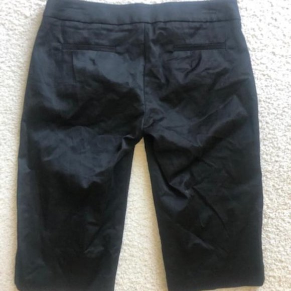 Gorgeous and Classy BEBE Satin Bermuda Style Shorts Size 6 - Picture 2 of 3